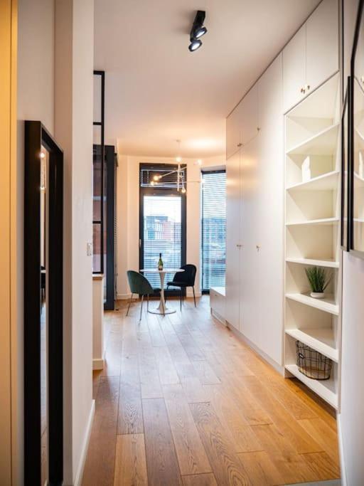 Chic Apartment In Historic Koneser Area Varsovie Extérieur photo