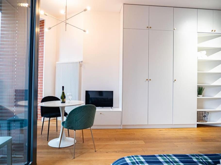 Chic Apartment In Historic Koneser Area Varsovie Extérieur photo