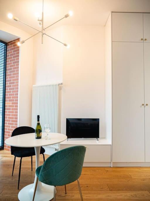 Chic Apartment In Historic Koneser Area Varsovie Extérieur photo