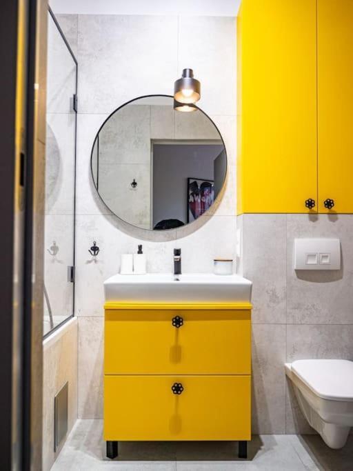 Chic Apartment In Historic Koneser Area Varsovie Extérieur photo
