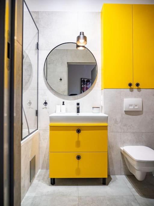 Chic Apartment In Historic Koneser Area Varsovie Extérieur photo
