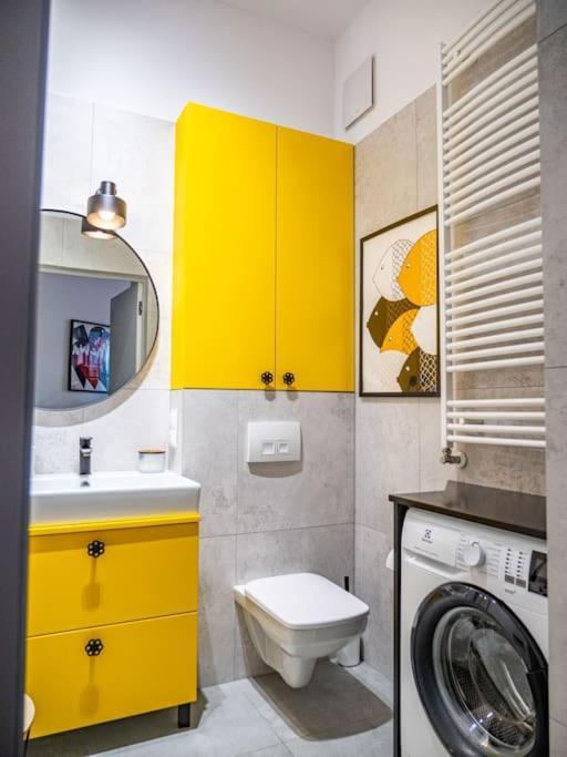 Chic Apartment In Historic Koneser Area Varsovie Extérieur photo
