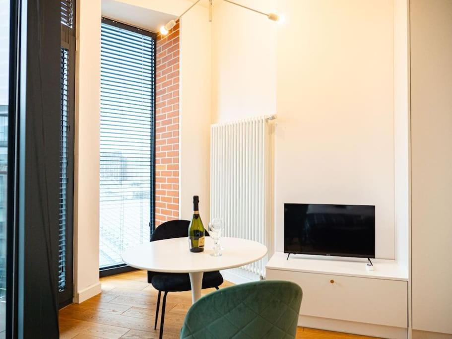 Chic Apartment In Historic Koneser Area Varsovie Extérieur photo